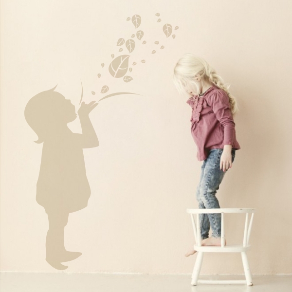 Vinilo decorativo niña y hojas